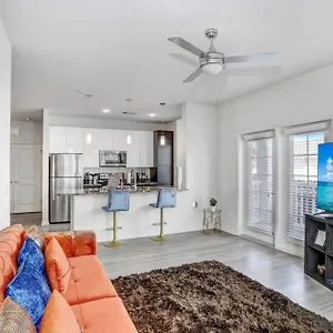 2-bedroom Eccentric Oasis Tampa